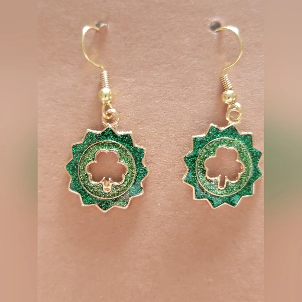 St. Patrick's Day Handcrafted Hat & Shamrock Earrings Set 2/$15 - Picture 2 of 5